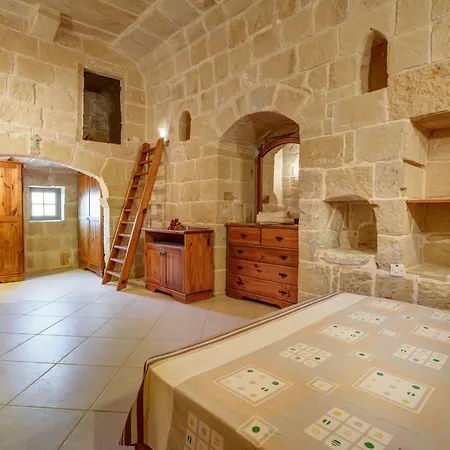 Il-palma Farmhouse With Sunny Private Pool In Island Of Gozo Feriehus