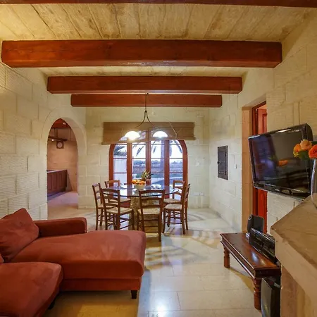 Il-palma Farmhouse With Sunny Private Pool In Island Of Gozo Feriehus